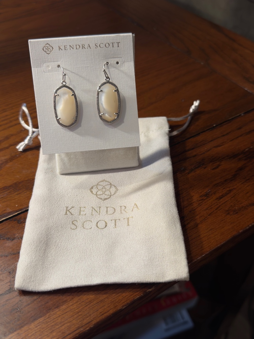Kendra Scott Ivory/Off-White Elle Drop Earrings in Silver-Tone